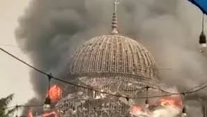 তাসের ঘরের মত ভেঙে পড়ল জাকার্তার মসজিদের গম্বুজ