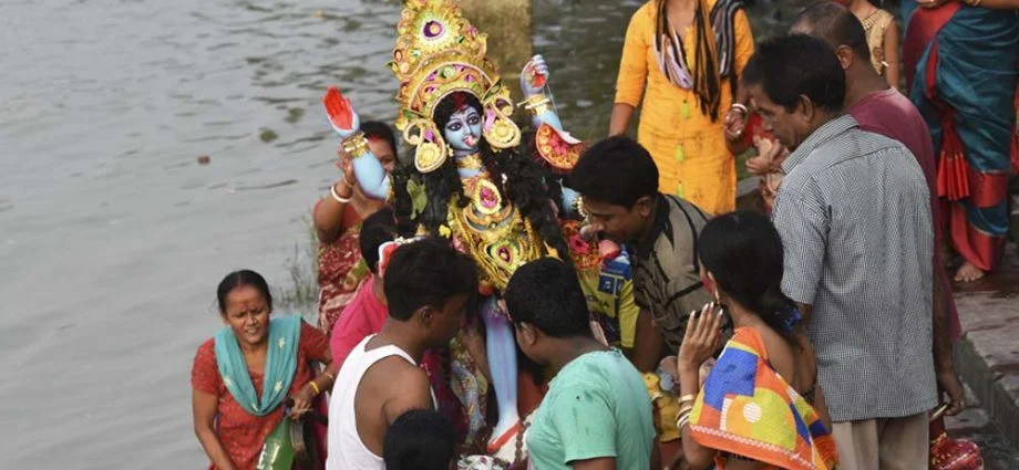 দুর্ঘটনা এড়াতে মেয়রের নির্দেশে বিশেষ ব্যবস্থা শহরের ঘাটগুলিতে