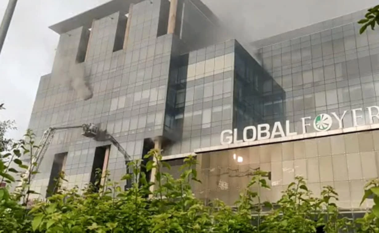 শনিবার সাতসকালে গুরগাঁওয়ের মলে বিদ্ধ্বংসী আগুন