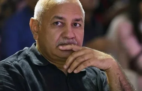 আবগারি কাণ্ড: গ্রেফতারি বিতর্কের মাঝেই সিবিআই দফতরে হাজিরা দিলেন মনীশ সিসোদিয়া  