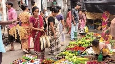 লক্ষ্মীপুজোর আগেই অগ্নিমূল্য ফল থেকে সবজির বাজার