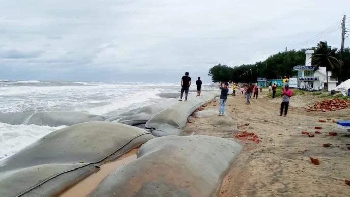 বাংলাদেশেই আছড়ে পড়ল সিত্রাং, ৯ ফুট জলোচ্ছ্বাস, কমপক্ষে ৯ জনের মৃত্যু