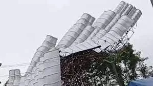 সিত্রাং দুর্যোগ, দমকা হাওয়ায় ভেঙে পড়ল কোচবিহারে 'বুর্জ খলিফা'র আদলে তৈরি কালীপুজো মণ্ডপ