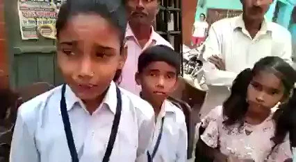 ফি জমা দিতে দেরি, চড়া রোদে দাঁড় করিয়ে রাখা হল পড়ুয়াদের