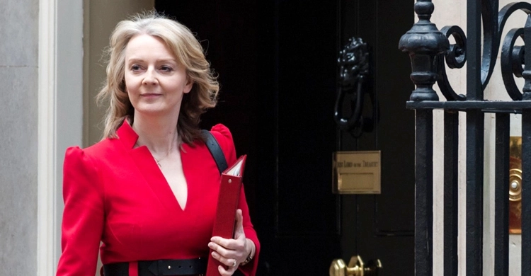  সব জল্পনার অবসান ইস্তফা দিলেন ব্রিটেনের প্রধানমন্ত্রী লিজ ট্রাস