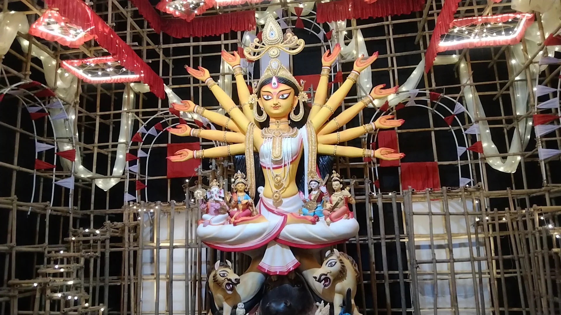সমাজ সচেতনতার বার্তা দিচ্ছে হাওড়ার শারদ বন্দনা