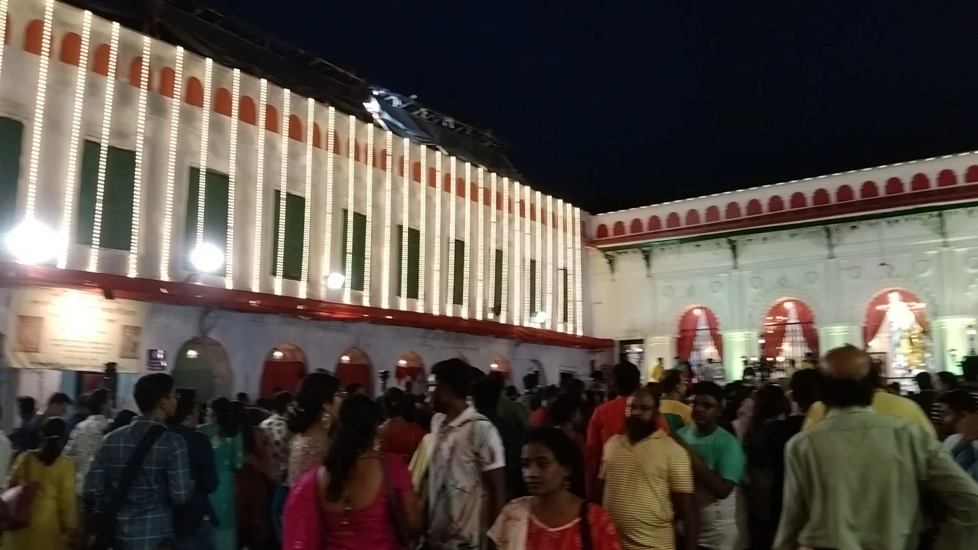 শহর ও শহরতলীর বেশ কিছু সেরা পুজোর ছবি, পুবের কলম ডিজিটালে দেখুন ফটো গ্যালারি