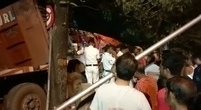 কোনা এক্সপ্রেসওয়ের জানাগেটের কাছে ভয়াবহ দুর্ঘটনা, মৃত গাড়ি চালক দীর্ঘক্ষণ যানজট