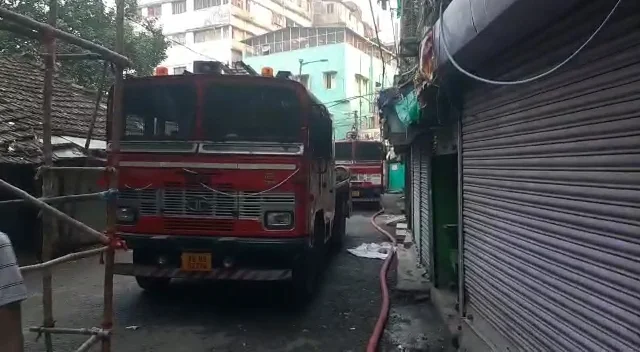 হাওড়ায় পরপর দুটি অগ্নিকাণ্ডের ঘটনায় ছড়াল আতঙ্ক