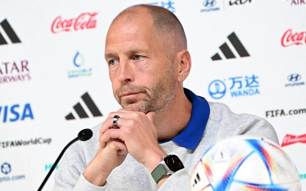 ইরানের পতাকা 'বিকৃত' করায় ক্ষমা চাইলেন যুক্তরাষ্ট্রের কোচ  