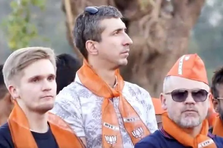 গুজরাতে পদ্মের প্রচারে বিদেশি মুখ! কমিশনকে কড়া চিঠি তৃণমূলের