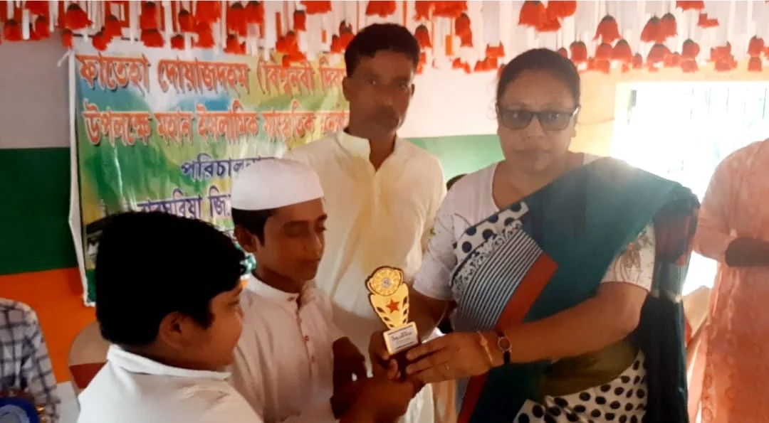 নবী দিবস উপলক্ষ্যে হাইস্কুলে ইসলামিক সাংস্কৃতিক অনুষ্ঠান