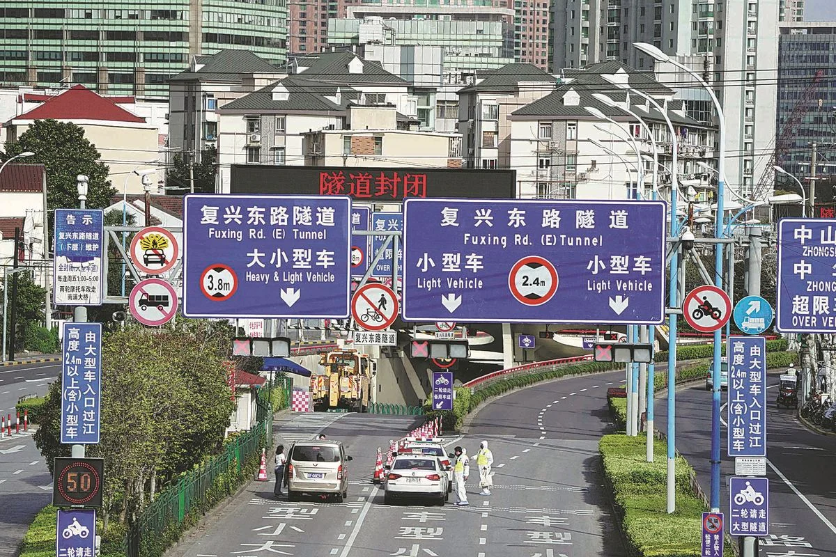 চিনে ফের করোনার রক্তচক্ষু, জারি করা হল লকডাউন, বন্ধ বিমান ও গণপরিবহন