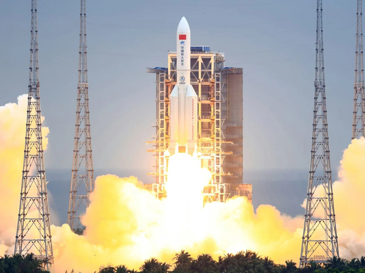 চিনের উৎক্ষেপণ করা রকেট এবার পৃথিবীতে আছড়ে পড়ার আশংকা