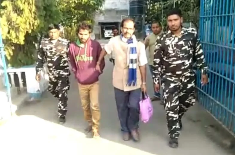 পুলিশের মানবিক মুখ, হারানো ছেলেকে ফিরে পেলেন বাবা