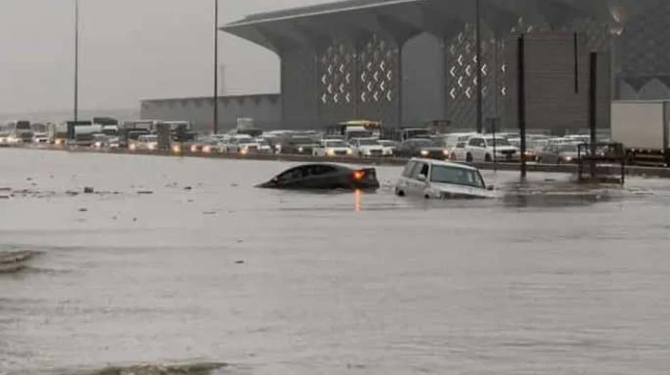 ভারী বন্যার কবলে সউদি; মৃত কমপক্ষে ৩, দেখুন ভাইরাল ভিডিও