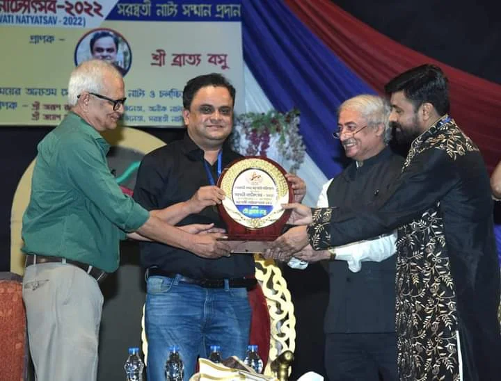 সরস্বতী নাট্য সম্মানে সম্মানিত হলেন শ্রীব্রাত্য বসু
