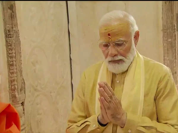 শনিবার সাড়ে তিনঘণ্টার বারাণসী সফরে মোদি