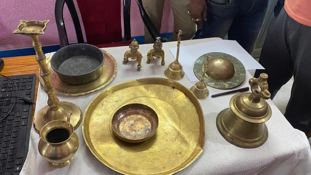 মন্দিরের চুরি হওয়া প্রাচীন পিতলের মূর্তি সহ গ্রেফতার ১ দুষ্কৃতী