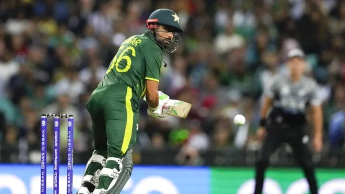 কিউয়িদের পর্যুদস্ত করে ফাইনালে বাবর ব্রিগেড