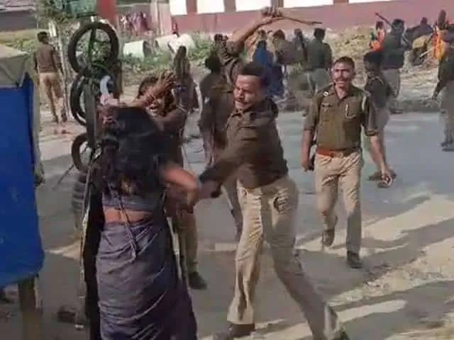 দলিত মহিলাকে মারধরের অভিযোগ, ইউপি পুলিশ জানাল 'সামান্য শক্তি' প্রয়োগ করা হয়েছে