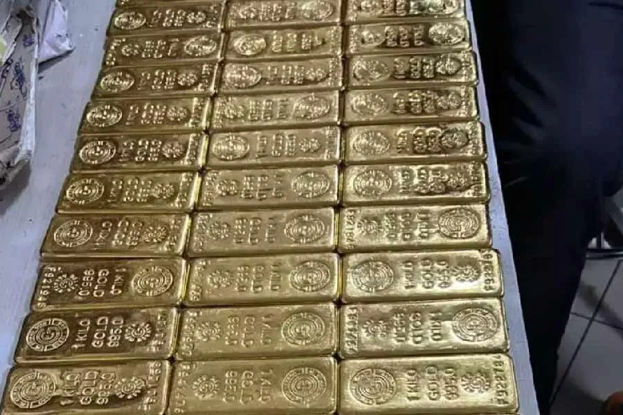 পৃথক দুটি ঘটনায় মুম্বই বিমানবন্দর থেকে বাজেয়াপ্ত ৬১ কেজি সোনা, অভিনব কায়দায় বেল্টের মধ্যে দিয়ে পাচার