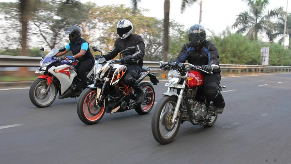 এবার হেলমেটহীন মোটরবাইক আরোহীদের পাকরাও করতে ১১১টি জায়গায় বসছে অত্যাধুনিক ক্যামেরা