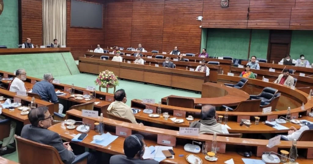 শীতকালীন অধিবেশনে বিলম্ব খোঁচা তৃণমূলের, রণনীতি সাজাচ্ছে কং  