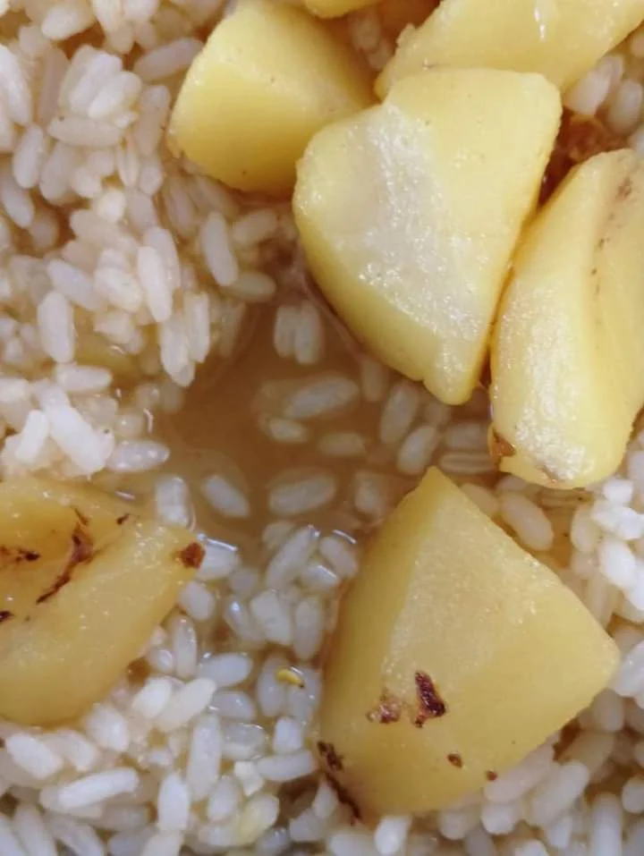 মিড ডে মিলের খাবারে পোকা, জেলা প্রশাসনের কাছে কড়া পদক্ষেপের আর্জি জানালেন অভিভাবকরা