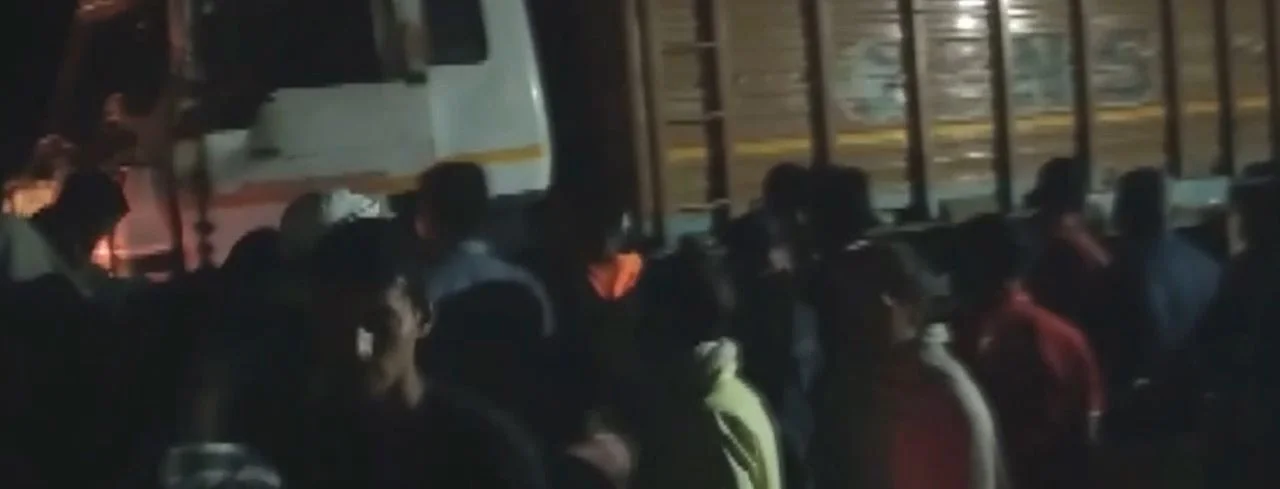 বেপরোয়া ট্রাকের ধাক্কায়  বিহারের বৈশালীতে নিহত আট শিশু  সহ ১২ জন ,শোকপ্রকাশ রাষ্ট্রপতি, প্রধানমন্ত্রীর