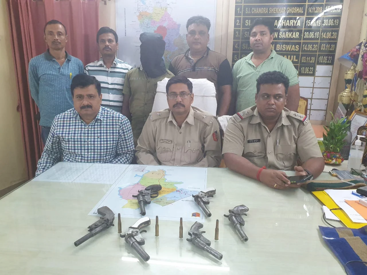 বিপুল পরিমাণ আগ্নেয়াস্ত্র সহ বারুইপুরে ধৃত এক