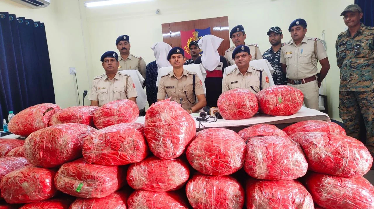 জঙ্গিপুরে বিপুল পরিমাণ মাদক  সহ গ্রেফতার  দুই যুবক