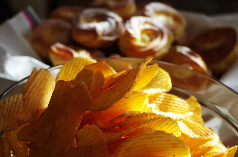 নিয়মিত আলুর চিপস খাচ্ছেন! অজান্তেই ডেকে আনছেন অবাঞ্ছিত রোগবালাই