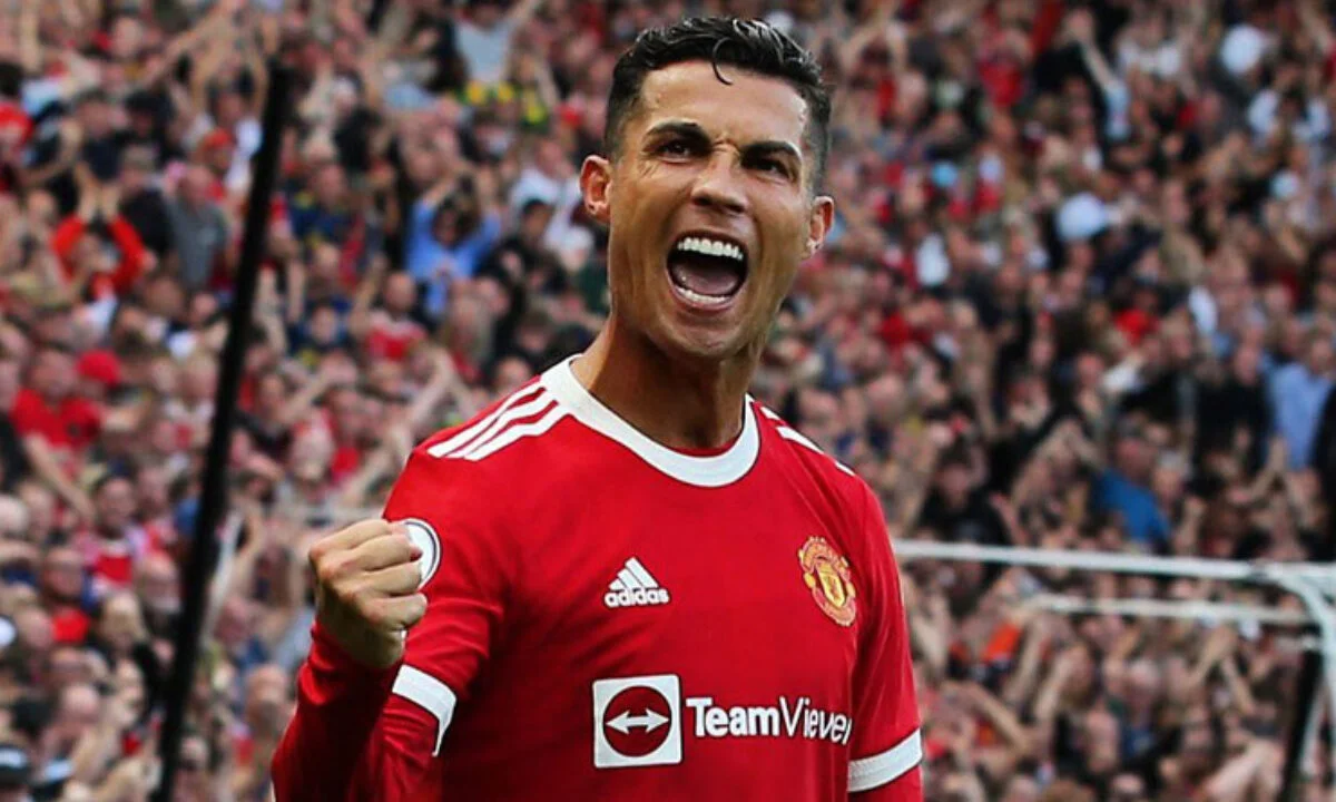 রোনাল্ডোকে ছুঁড়ে ফেললেন ম্যান ইউ সমর্থকরা