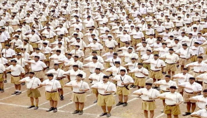 ইউনিফর্ম পরে সংঘের প্যারেডে সরকারি কর্মী, বরখাস্ত করল কর্নাটক সরকার