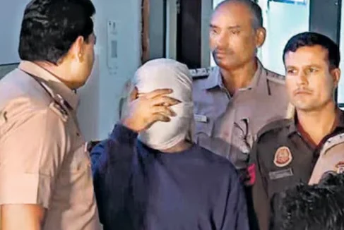 শ্রদ্ধা খুনে মূল অভিযুক্ত আফতাবের উপর প্রাণঘাতী হামলার অভিযোগ হিন্দু সেনার বিরুদ্ধে, আটক ২