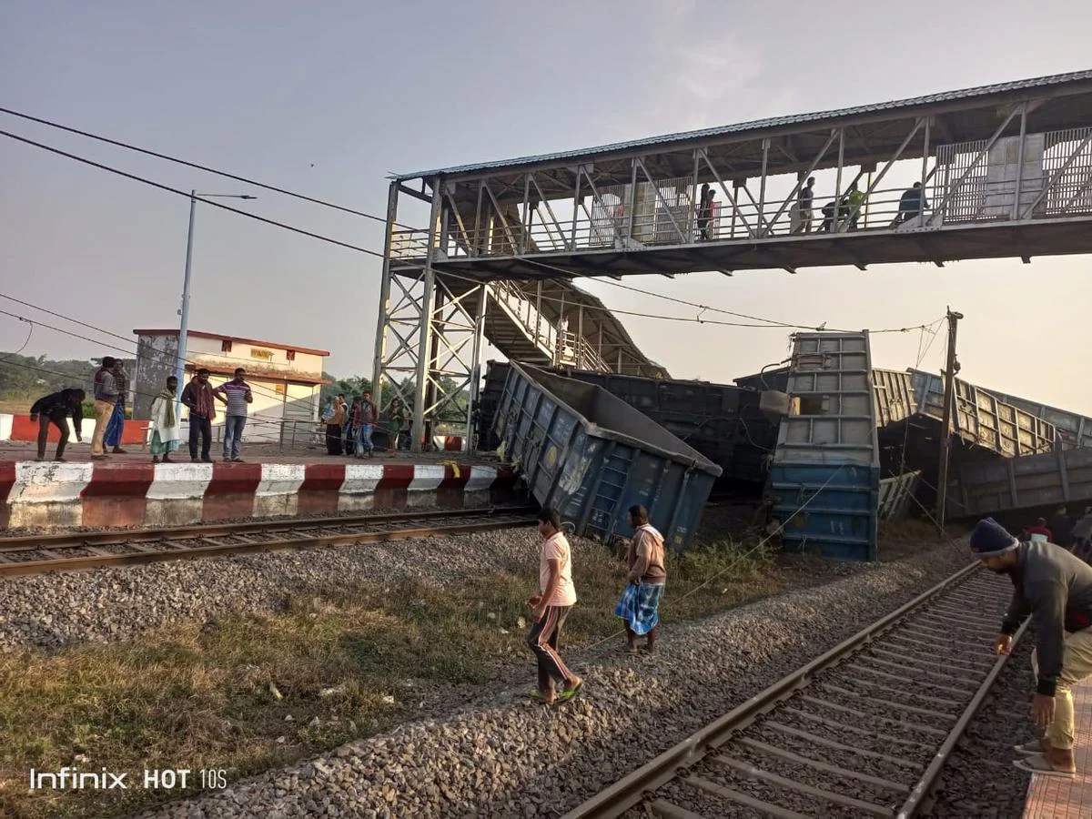 ওড়িশায় ভয়াবহ রেল দুর্ঘটনা, মৃত কমপক্ষে ৪, বাতিল একাধিক ট্রেন