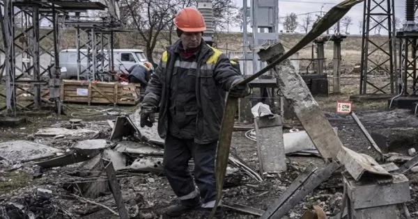 অর্ধেক ইউক্রেনীয় বিদ্যুৎকেন্দ্র ধ্বংস
