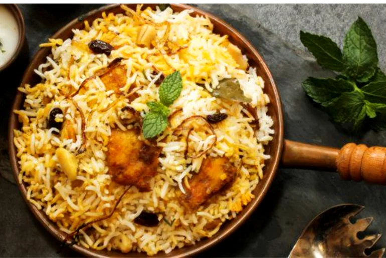 বিরিয়ানি দিতে দেরি হওয়ায় মার খেতে হল রেস্তোরাঁ কর্মীকে,  গ্রেফতার তিন