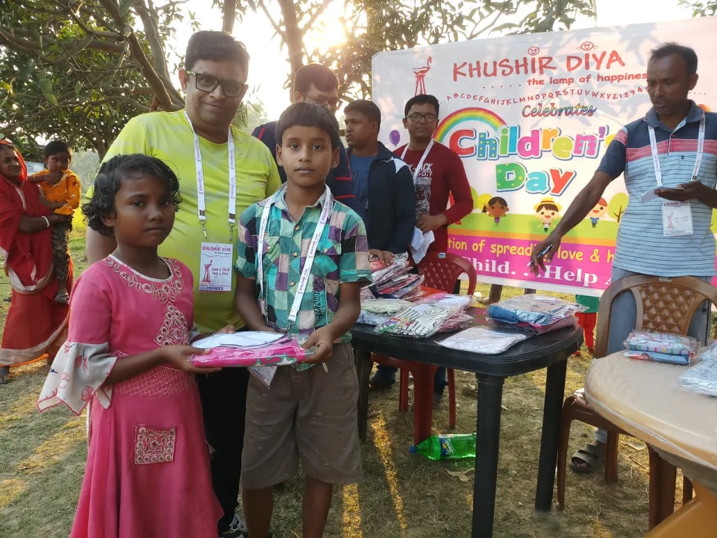 বর্ধমানের প্রত্যন্ত গ্রামে উৎযাপন শিশু দিবস  