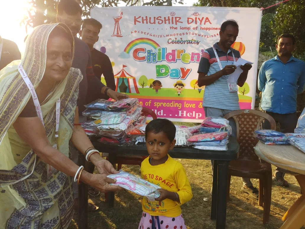 বর্ধমানের প্রত্যন্ত গ্রামে উৎযাপন শিশু দিবস