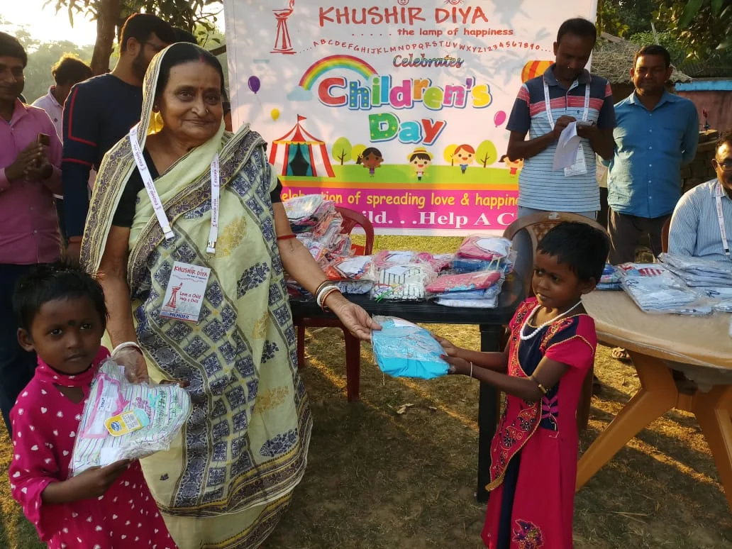 বর্ধমানের প্রত্যন্ত গ্রামে উৎযাপন শিশু দিবস