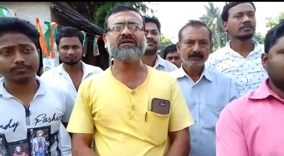 টোটো বন্ধের দাবিতে অটোচালকদের রাস্তা অবরোধ, পাল্টা অবরোধ টোটো চালকদের