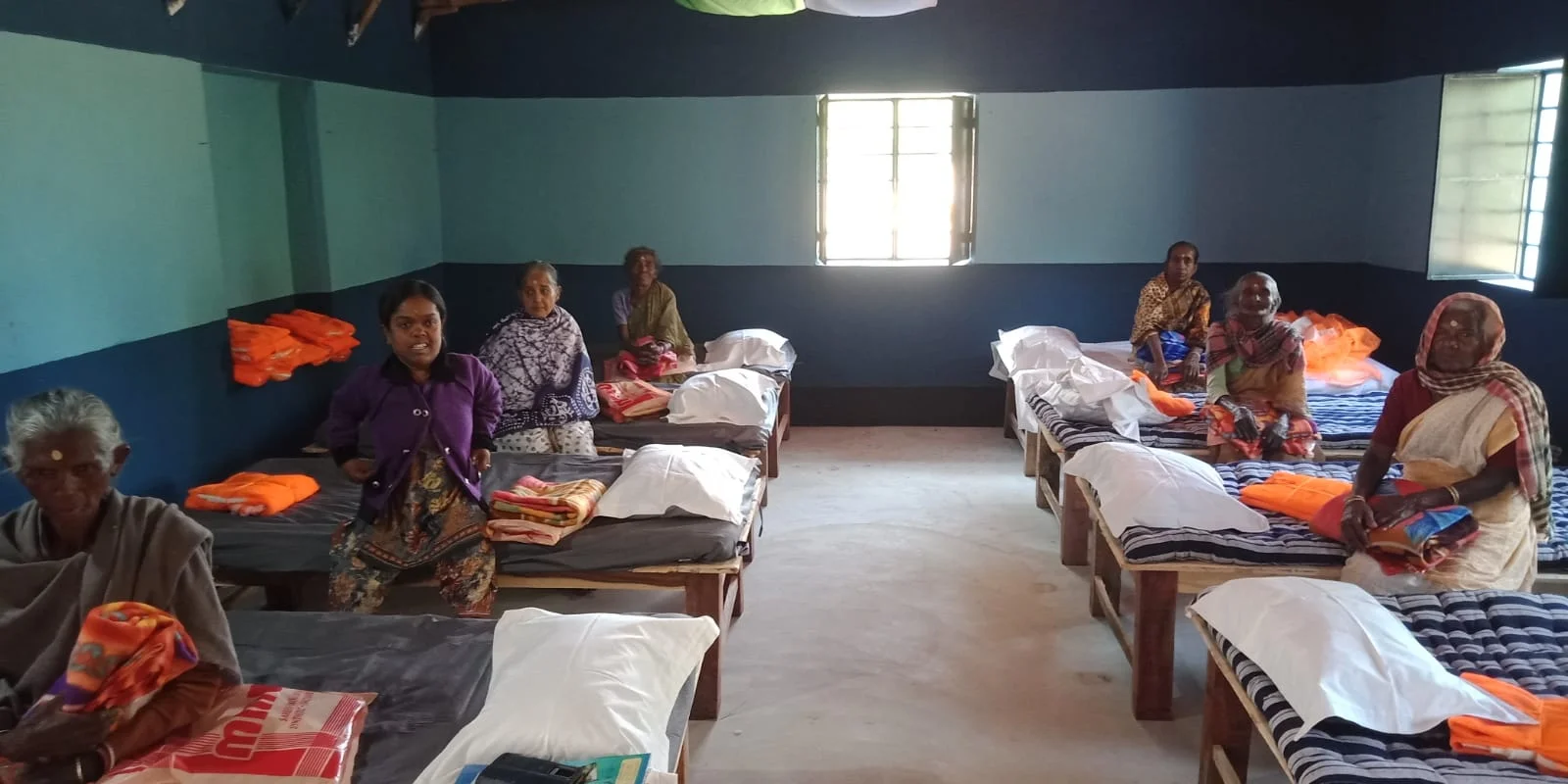 "স্বপ্নপুরী এক্সপ্রেস"বৃদ্ধাশ্রম- বীরভূমে মহিলা পুলিশ কর্মীর অভিনব উদ্যোগ