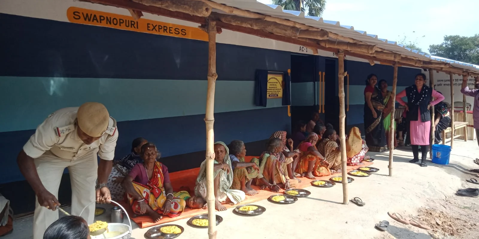 "স্বপ্নপুরী এক্সপ্রেস"বৃদ্ধাশ্রম- বীরভূমে মহিলা পুলিশ কর্মীর অভিনব উদ্যোগ