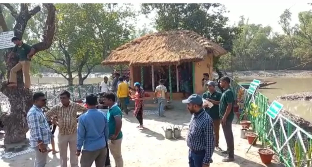 সুন্দরবনে মুখ্যমন্ত্রী:  জঙ্গলের পাশে শতাব্দী প্রাচীন বনবিবির থান মুখ্যমন্ত্রীর কাছে পাকা করার দাবি জানাবেন পরান