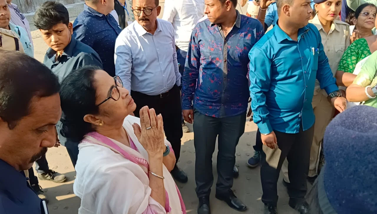 হিঙ্গলগঞ্জ সফর শেষে টাকিতে মুখ্যমন্ত্রী, বুধবার প্রশাসনিক বৈঠকের কথা