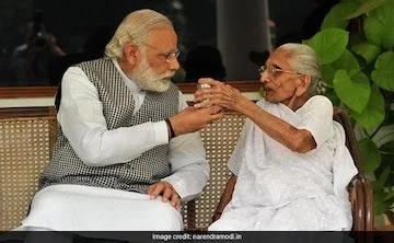 প্রয়াত হলেন শতায়ু হীরাবেন মোদি, মাতৃহীন  প্রধানমন্ত্রী নিজেই করলেন  ট্যুইট 