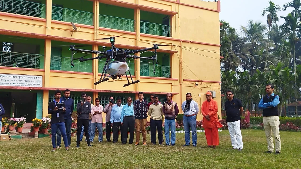 চাষের কাজ উন্নত করতে পরীক্ষা মূলক ড্রোনের সূচনা কৃষি বিজ্ঞান কেন্দ্রের