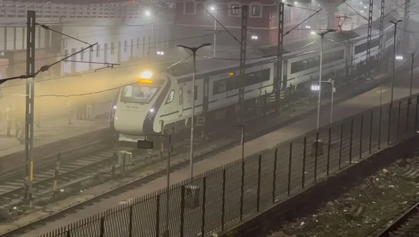 বন্দে ভারত এক্সপ্রেসের ট্রায়াল রান শুরু হল হাওড়ায়